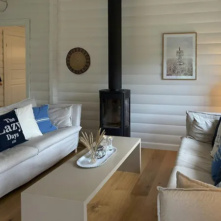 度假居 Scandinavian-style Summer House By *